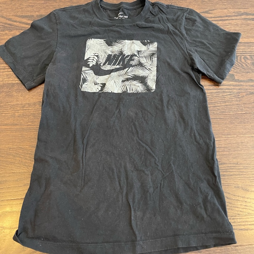 Boys youth small shirt Nike